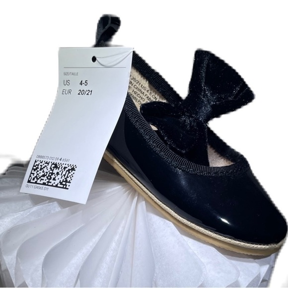 NEW 𝅺H&M Toddler Girl Dressy Patent Leather Shoes Ballet Flats Black Bow Strap - Picture 3 of 4